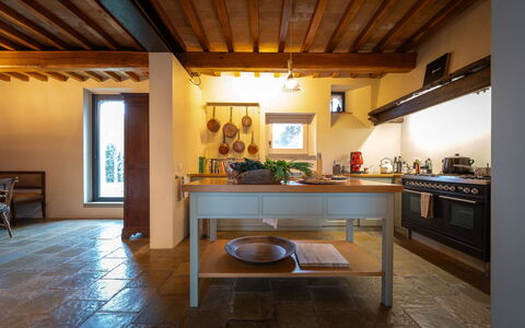 Casale le Fonti: Mobilia, Interior Design, Pavimentazione, Cucina, Controsoffitto, Legna, Soffitto, Pavimento, Illuminazione, Lampada
