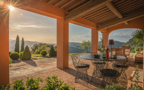 Casalberna: Paesaggio Naturale, Eco Hotel, Sedia, Giardino, Landscaping, Agriturismo, Villa, Pianta Della Casa, Vaso Di Fiori, Terrazza
