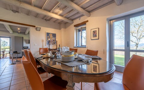 Il Querceto: Mobilia, Interior Design, Pavimentazione, Legna, Sedia, Cucina & Sala Da Pranzo Tavolo, Tavolo, Sala Da Pranzo, Camera, Pavimento