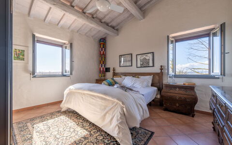 Il Querceto: Letto, Camera Da Letto, Parete, Lenzuolo, Mobilia, Bedding, Biancheria, Interior Design, Casa, Pavimento