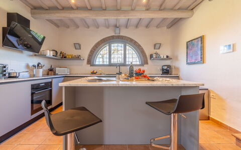 Il Querceto: Mobilia, Cucina, Interior Design, Controsoffitto, Pavimentazione, Elettrodomestico Da Cucina, Soffitto, Cabinetry, Pavimento, Camera