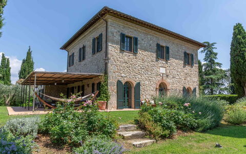 Podere i Poggi: Arbusto, Casa, Casa, Giardino, Tetto, Estate, Agriturismo, Porta, Villetta