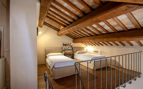 Podere i Poggi: Interior Design, Soffitto, Pavimento, Camera, Appartamento, Camera Da Letto, Letto, Telaio Del Letto, Color Legno, Latifoglie
