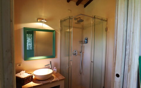 Podere i Poggi: Interior Design, Lavandino Del Bagno, Idraulico Fixture, Pavimento, Legna, Pavimentazione, Bagno, Soffitto, Illuminazione, Mobilia
