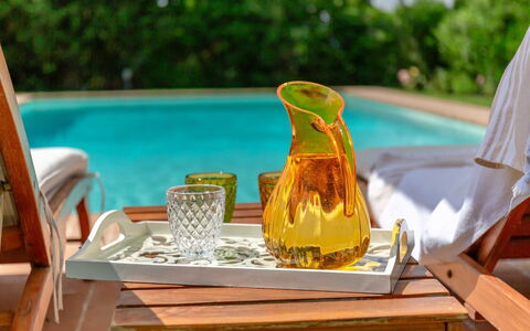 Podere i Poggi: Giallo, Tavola, Bicchieri, Serveware, Bicchiere, Barware, Cibo, Bottiglia