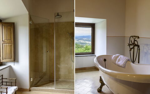 Torre Antica: Parete, Interior Design, Pavimentazione, Idraulico Fixture, Pavimento, Soffitto, Bagno, Idraulico, Vasca Da Bagno, Camera