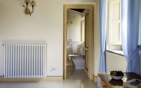 Podere Bella Vista: Interior Design, Pavimentazione, Pavimento, Camera, Modanatura, Cornice, Dipingere, Color Legno, Latifoglie, Cuscino