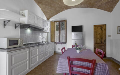 Agriturismo Agresto Apartments And Cottage, Pool,: Mobilia, Interior Design, Cucina, Pavimentazione, Elettrodomestico Da Cucina, Soffitto, Controsoffitto, Camera, Cabinetry, Elettrodomestico