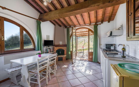 Agriturismo Agresto Apartments And Cottage, Pool,: Interior Design, Soffitto, Mobilia, Camera, Color Legno, Latifoglie, Sedia, Fascio, Vernice, Pianta Della Casa