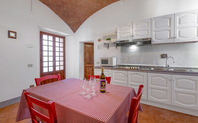 Rustico Apartment with Pool, Casole D'Elsa: Interior Design, Mobilia, Pavimentazione, Soffitto, Cucina, Pavimento, Elettrodomestico Da Cucina, Camera, Cabinetry, Controsoffitto