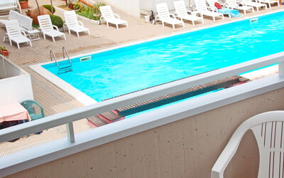 Marconi Seaside Residence, Pool, Wifi, Abruzzo: Piscina, Mobili Da Esterno, Tempo Libero, Ricorrere, Mobilia, Lettino, Vacanza, Hotel, Sedia, Centro Ricreativo