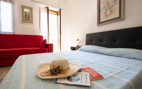 Gallipoli Apartment Ac, Seaside: Mobilia, Interior Design, Pavimento, Appartamento, Letto, Camera, Camera Da Letto, Casa, Cornice, Lenzuolo