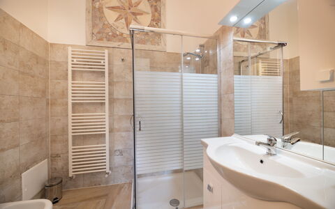 Gallipoli Apartment Ac, Seaside: Pavimentazione, Interior Design, Pavimento, Idraulico Fixture, Soffitto, Bagno, Camera, Lavello, Idraulico, Rubinetto