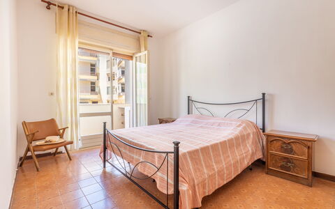 Vico Apartment Balcony, Gallipoli: Pavimentazione, Interior Design, Pavimento, Legna, Camera, Mobilia, Soffitto, Letto, Camera Da Letto, Pavimento In Legno