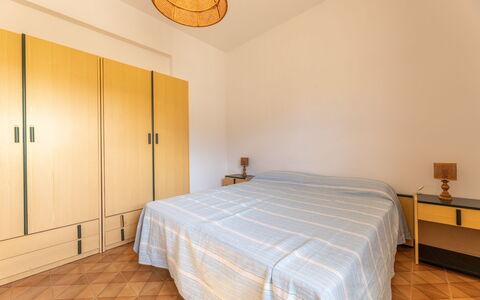 Giovanni Apartment In Gallipoli, Ac, Seaside: Interior Design, Pavimentazione, Pavimento, Legna, Camera Da Letto, Letto, Camera, Mobilia, Lenzuolo, Soffitto