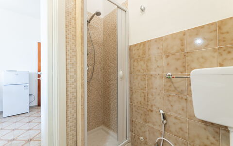Sea View Apartment, Ac Gallipoli: Pavimentazione, Pavimento, Idraulico Fixture, Interior Design, Idraulico, Camera, Soffitto, Gabinetto, Bagno, Appartamento