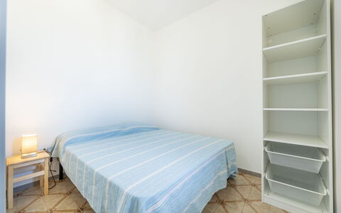Sea View Apartment, Ac Gallipoli: Pavimentazione, Pavimento, Interior Design, Camera Da Letto, Camera, Soffitto, Letto, Lenzuolo, Appartamento, Mobilia
