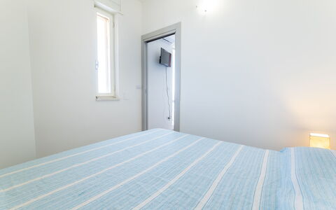 Sea View Apartment, Ac Gallipoli: Parete, Interior Design, Soffitto, Pavimento, Camera Da Letto, Pavimentazione, Illuminazione, Camera, Letto, Appartamento
