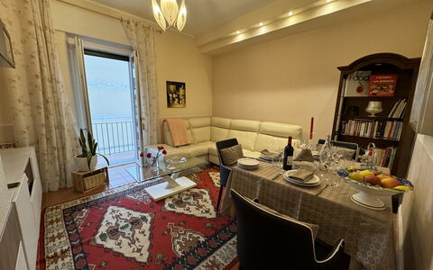 Sto Bene Qua: Mobilia, Interior Design, Pavimentazione, Pavimento, Legna, Camera, Soffitto, Tavolo, Divano, Soggiorno