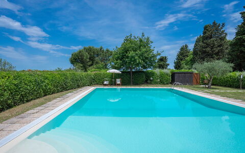 Casa Viola Pool, Wifi, Montaione: Blu, Piscina, Ricorrere, Giardino, Landscaping, Shade, Backyard, Eco Hotel, Giochi D'Acqua, Terme