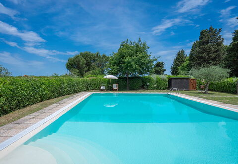 Casa Viola Pool, Wifi, Montaione: Blu, Piscina, Ricorrere, Giardino, Landscaping, Shade, Backyard, Eco Hotel, Giochi D'Acqua, Terme