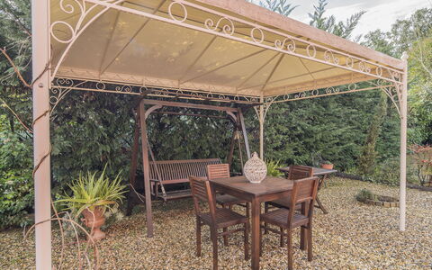 Casa Michela Casalguidi, Garden, Wifi: Giardino, Mobili Da Esterno, Struttura Esterna, Shade, Padiglione, Gazebo, Design, Landscaping, Backyard, Cortile