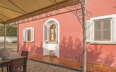 Casa Michela Casalguidi, Garden, Wifi: Modanatura, Dipingere, Pianta Della Casa, Vaso Di Fiori, Color Legno, Tenda, Gesso, Porta A Casa, Balcone