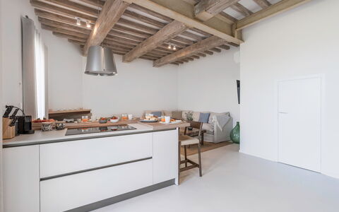 Belmonte Spereto Apartment With Pool, Montaione: Mobilia, Interior Design, Pavimentazione, Cucina, Legna, Controsoffitto, Soffitto, Pavimento, Cabinetry, Casa