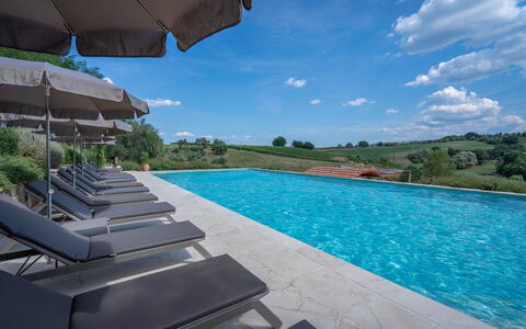 Belmonte Spereto Apartment With Pool, Montaione: Blu, Piscina, Mobili Da Esterno, Lettino, Terme, Reflecting Pool, Ricorrere, Eco Hotel, Giochi D'Acqua, Villa