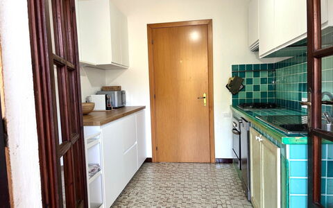Villasimius 674: Cucina, Interior Design, Pavimentazione, Legna, Controsoffitto, Pavimento, Apparecchio Major, Elettrodomestico Da Cucina, Cabinetry, Illuminazione
