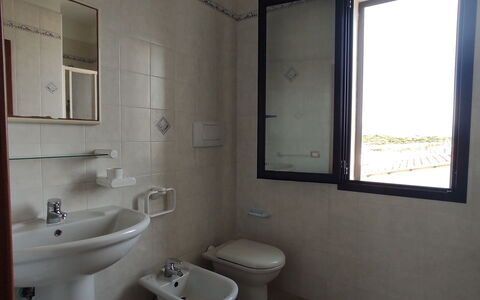 Residenza Agnese Sardegna: Idraulico Fixture, Pavimentazione, Pavimento, Bagno, Interior Design, Toilet Seat, Gabinetto, Lavello, Idraulico, Rubinetto
