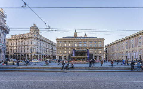 Portello Square Lux Apartment Genova: Costruzione, Finestra, Città, Zona Urbana, Facciata, Cittadina, Architettura, Spazio Pubblico, Punto Di Riferimento, Area Metropolitana