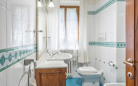 Grace Home, Pool, Wifi, Gambassi Terme: Pavimentazione, Interior Design, Pavimento, Idraulico Fixture, Bagno, Lavello, Rubinetto, Lavandino Del Bagno, Idraulico, Piastrella