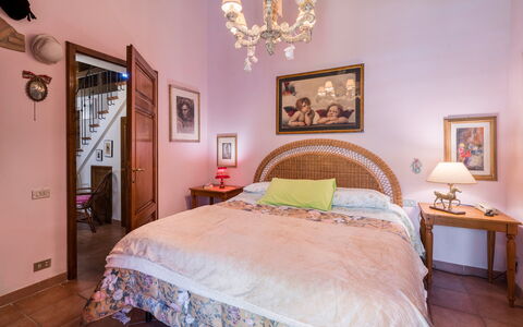 Grace Home, Pool, Wifi, Gambassi Terme: Mobilia, Letto, Camera Da Letto, Interior Design, Bedding, Lenzuolo, Legna, Soffitto, Biancheria, Camera