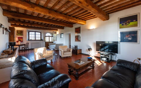 Country House In Tuscan Hills: Appartamento, Casa, Mobilia, Pavimento In Legno, Villa, Divano, Hotel, Soggiorno, Illuminazione Diurna