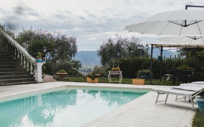 Villa Vernazza: Piscina, Tempo Libero, Mobili Da Esterno, Ricorrere, Vaso Di Fiori, Flagstone, Resort Citta ', Ombrello, Vacanza, Pianta Della Casa