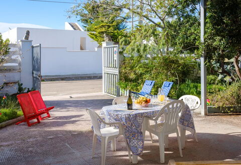 Alla Rosa Dei Venti - North Wind House: Mobilia, Vaso Di Fiori, Sedia, Shade, Mobili Da Esterno, Giardino, Pianta Della Casa, Cortile, Landscaping