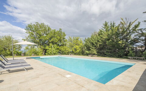 Cottage Monti Pet Friendly With Shared Pool: Piscina, Shade, Landscaping, Design, Piastrella, Ricorrere, Flagstone, Sempreverde
