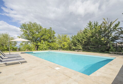 Cottage Monti Pet Friendly With Shared Pool: Piscina, Shade, Landscaping, Design, Piastrella, Ricorrere, Flagstone, Sempreverde