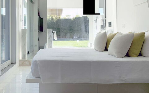 Villa Rosa Del Mare: Interior Design, Letto, Mobilia, Camera Da Letto, Pavimentazione, Pavimento, Lenzuolo, Bedding, Tessile, Illuminazione