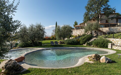 Villa L'elsa Beautiful Country Home With View: Giardino, Giochi D'Acqua, Piscina, Backyard, Landscaping, Stagno, Cortile, Flagstone, Mobili Da Esterno, Villa