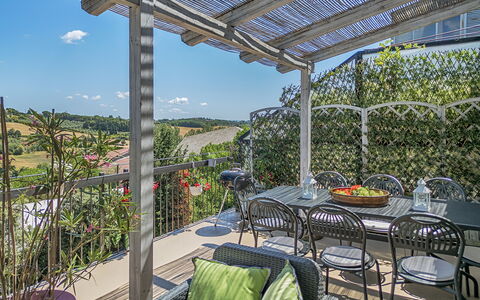 Casamia Tuscan Oasis: 4Br Panoramic Penthouse, Sky: Mobili Da Esterno, Shade, Sedia, Giardino, Balcone, Eco Hotel, Tavolo Esterno, Cortile, Terrazza, Struttura Esterna