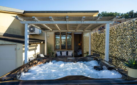 Casamia Tuscan Oasis: 4Br Panoramic Penthouse, Sky: Materiale Composito, Piscina, Shade, Mobili Da Esterno, Design, Vasca Idromassaggio, Struttura Esterna, Eco Hotel, Ricorrere