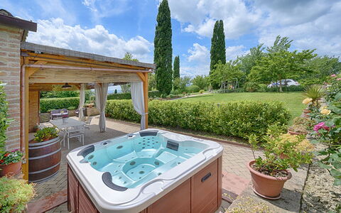 Capanna Di Elfo: Piscina, Idraulico Fixture, Vasca Da Bagno, Ricorrere, Mobilia, Vaso Di Fiori, Tempo Libero, Pianta Della Casa, Vasca Idromassaggio