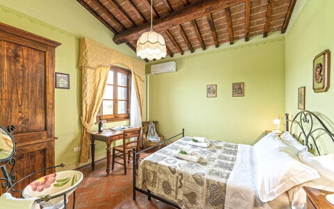 Dimora Di Castroncello: Mobilia, Interior Design, Soffitto, Letto, Camera Da Letto, Pavimento, Pavimentazione, Tavolo, Biancheria, Camera