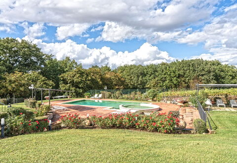 Dimora Di Castroncello: Piscina, Giardino, Ricorrere, Landscaping, Prato, Parco, Shade, Cortile, Backyard, Eco Hotel