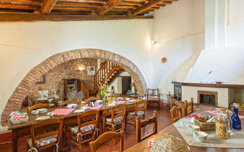 Podere Lorena, Charming Tuscan Farmhouse: Mobilia, Parete, Legna, Tavolo, Interior Design, Cucina & Sala Da Pranzo Tavolo, Pavimentazione, Soffitto, Sala Da Pranzo, Sedia
