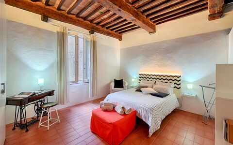 The Silent Courtyard Retreat: Spacious 2-Bedroom S: Interior Design, Camera Da Letto, Mobilia, Pavimentazione, Pavimento, Soffitto, Casa, Camera, Letto, Telaio Del Letto