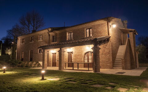 Villa Cortona: Eco-Sustainable Luxury Estate with: Parete, Costruzione, Architettura, Facciata, Casa, Zona Residenziale, Casa, Estate, Brick, Dimora