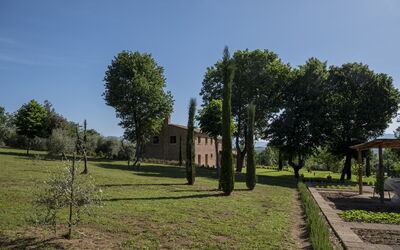 Villa Cortona: Eco-Sustainable Luxury Estate with
